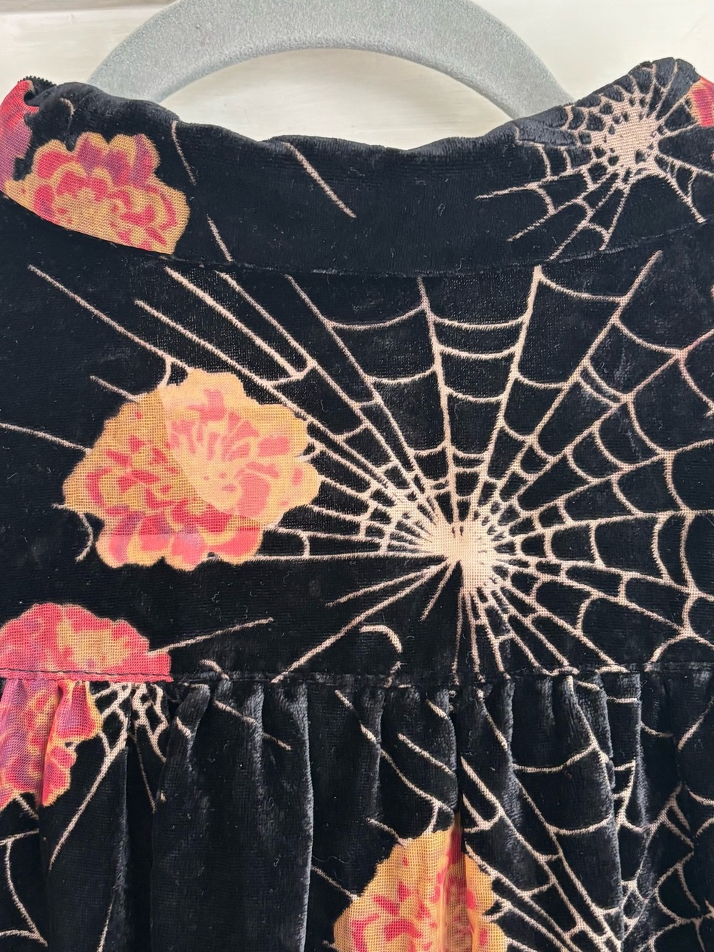 Modcloth Black Velvet Burnout Floral and Spiderweb Button Down Top Women’s 1X - Picture 12 of 16